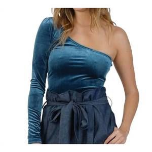 NEW LUCCA one shoulder velvet top in emerald